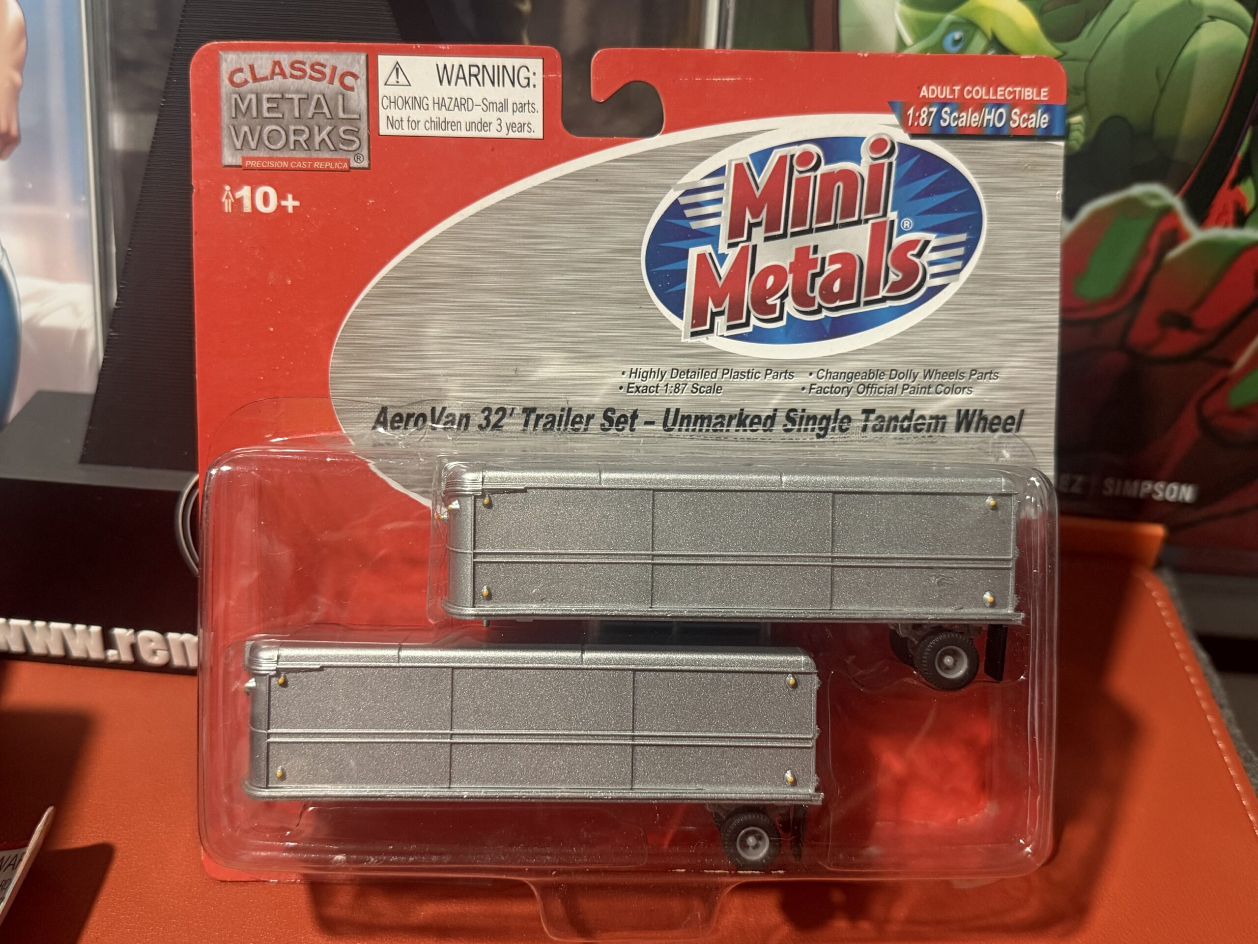 Mini Metals - AeroVan 32’ Trailer Set - Unmarked Single Tandem Wheel - 1:87 Scale - Item 31161