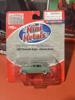 Mini Metal - 1950 Plymouth Sedan - Channel Green - 1:87 Scale